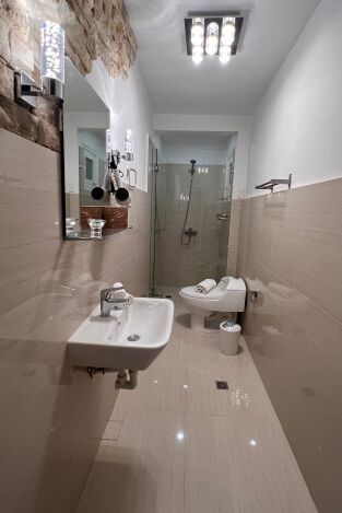 Room 4 bath
